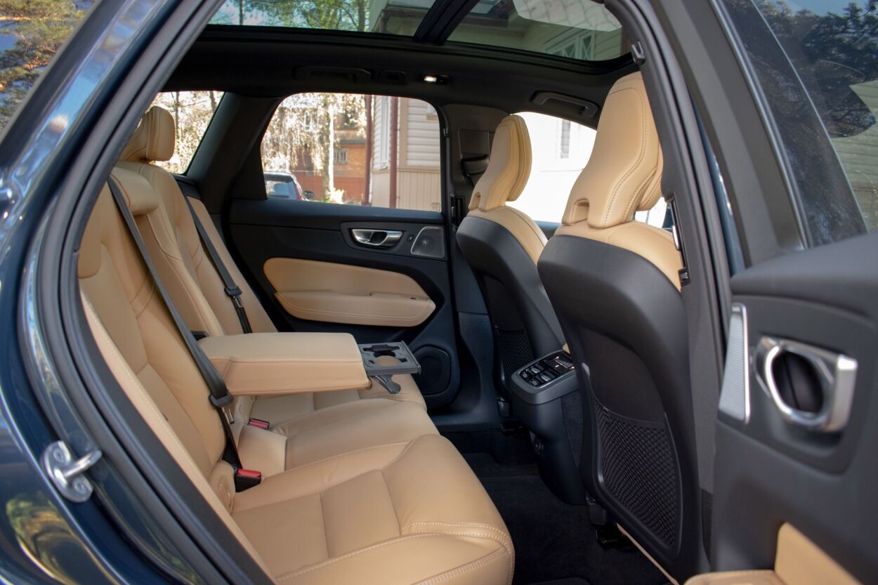 Volvo XC60 2024, photo 4/18