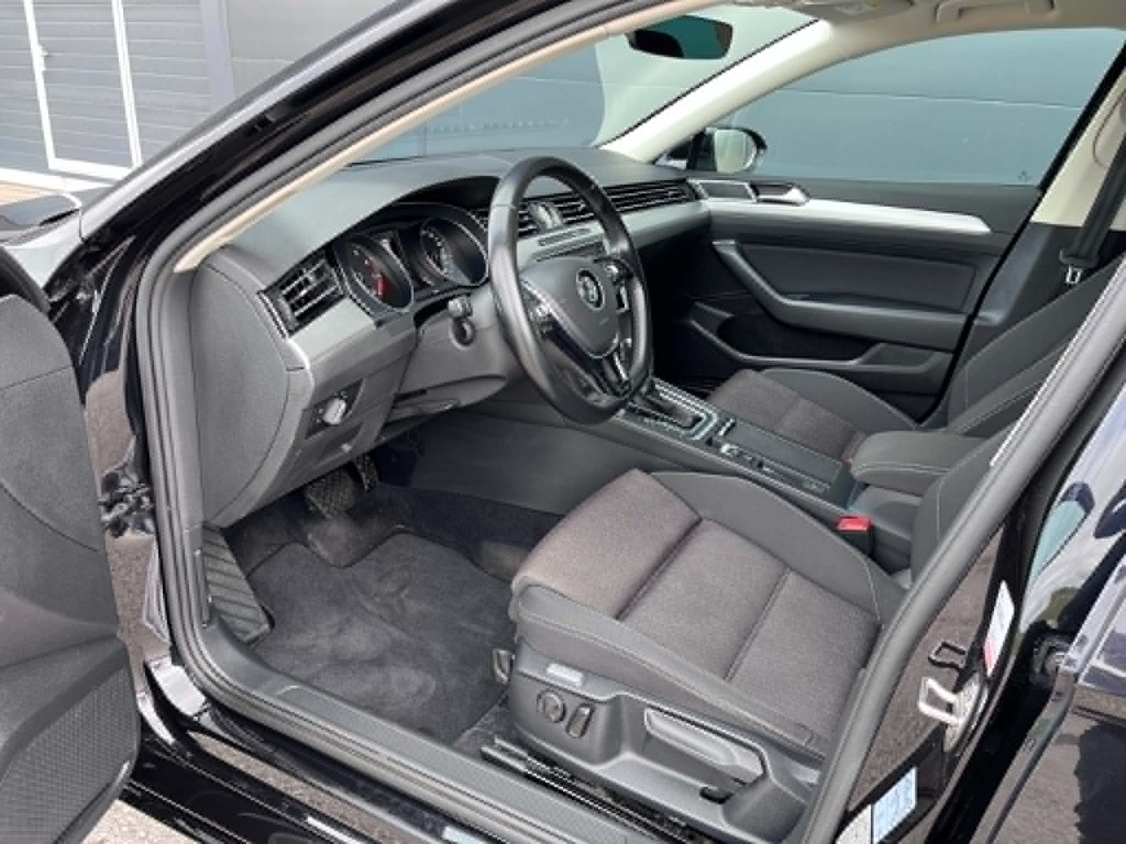 Volkswagen Passat 2019, photo 7/18