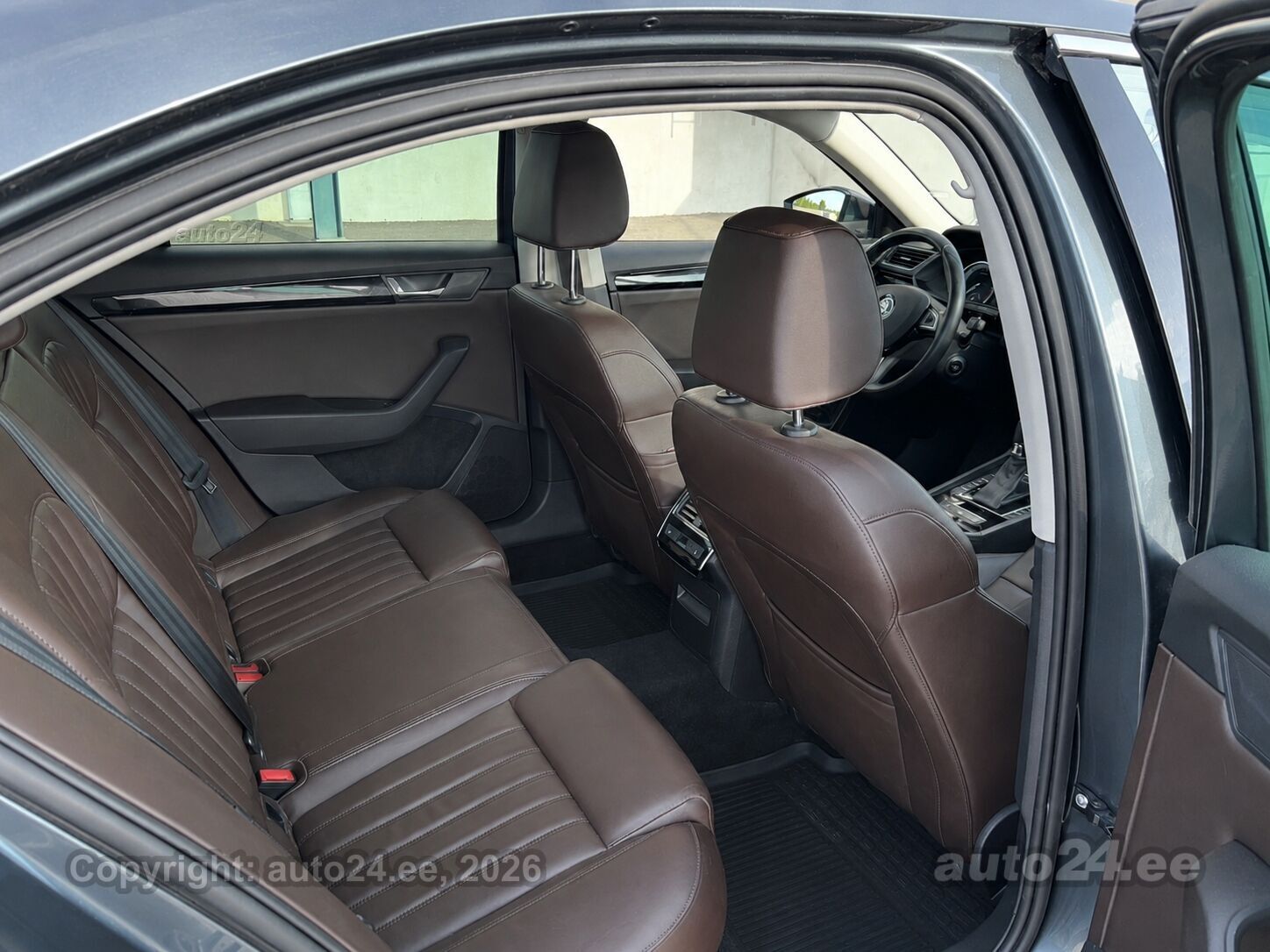 Škoda Superb 2016, photo 5/9