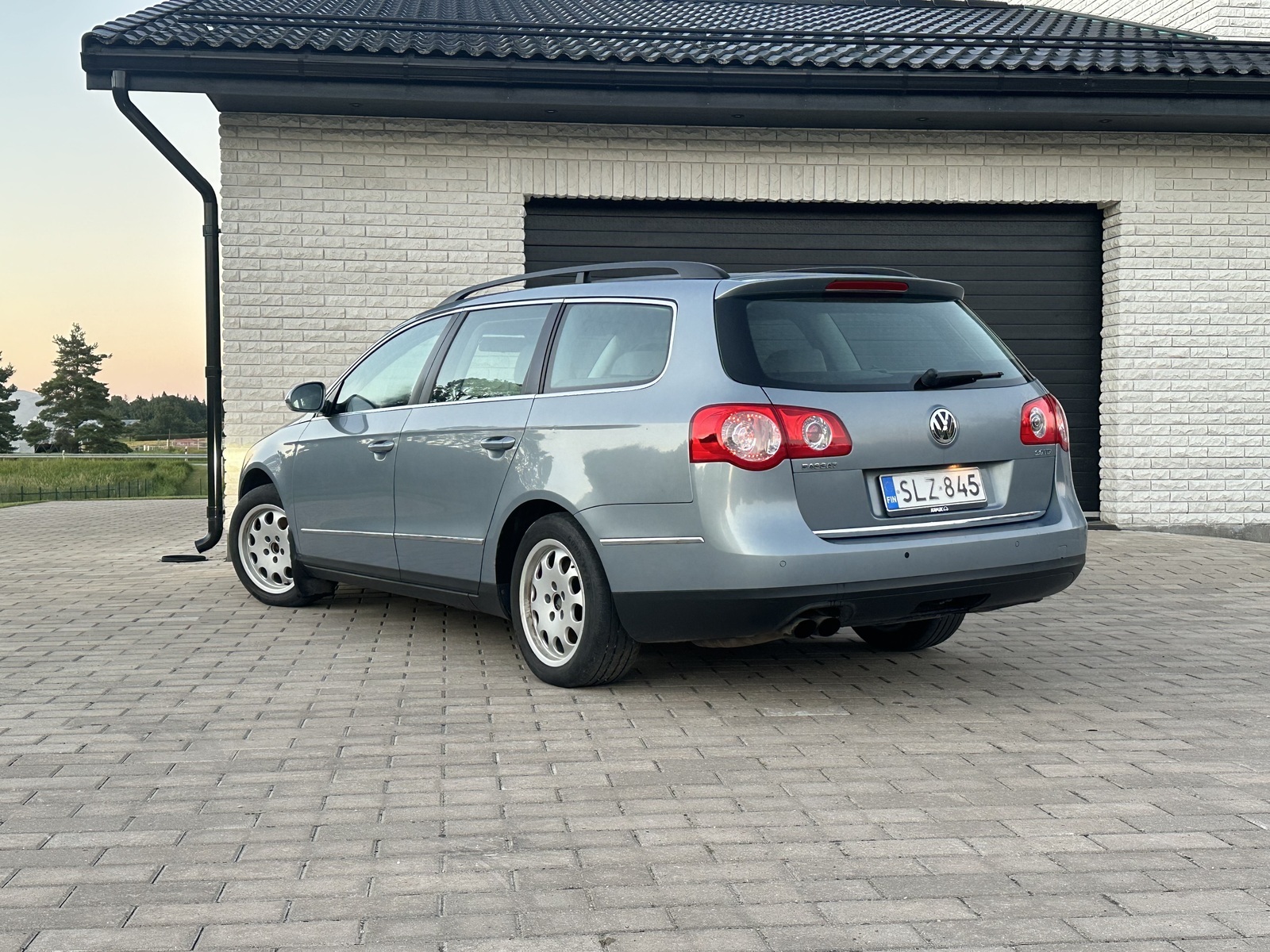 Volkswagen Passat 2009, photo 3/10