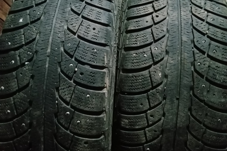 Lietots studded tire 205/60R16 Gislaved NordFrost5