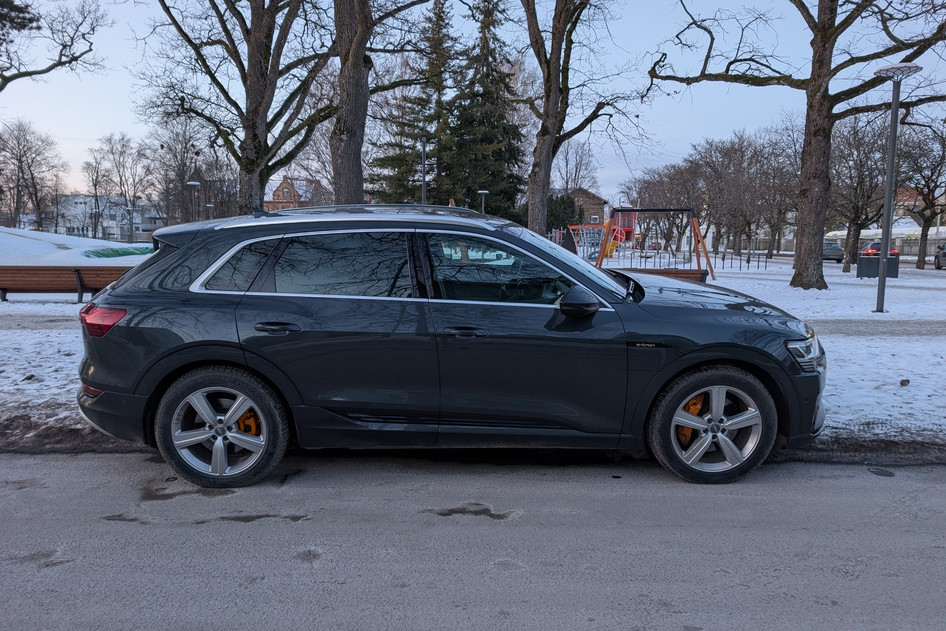 Audi e-tron, 2020, 300 kW, электричество, автомат, полный привод