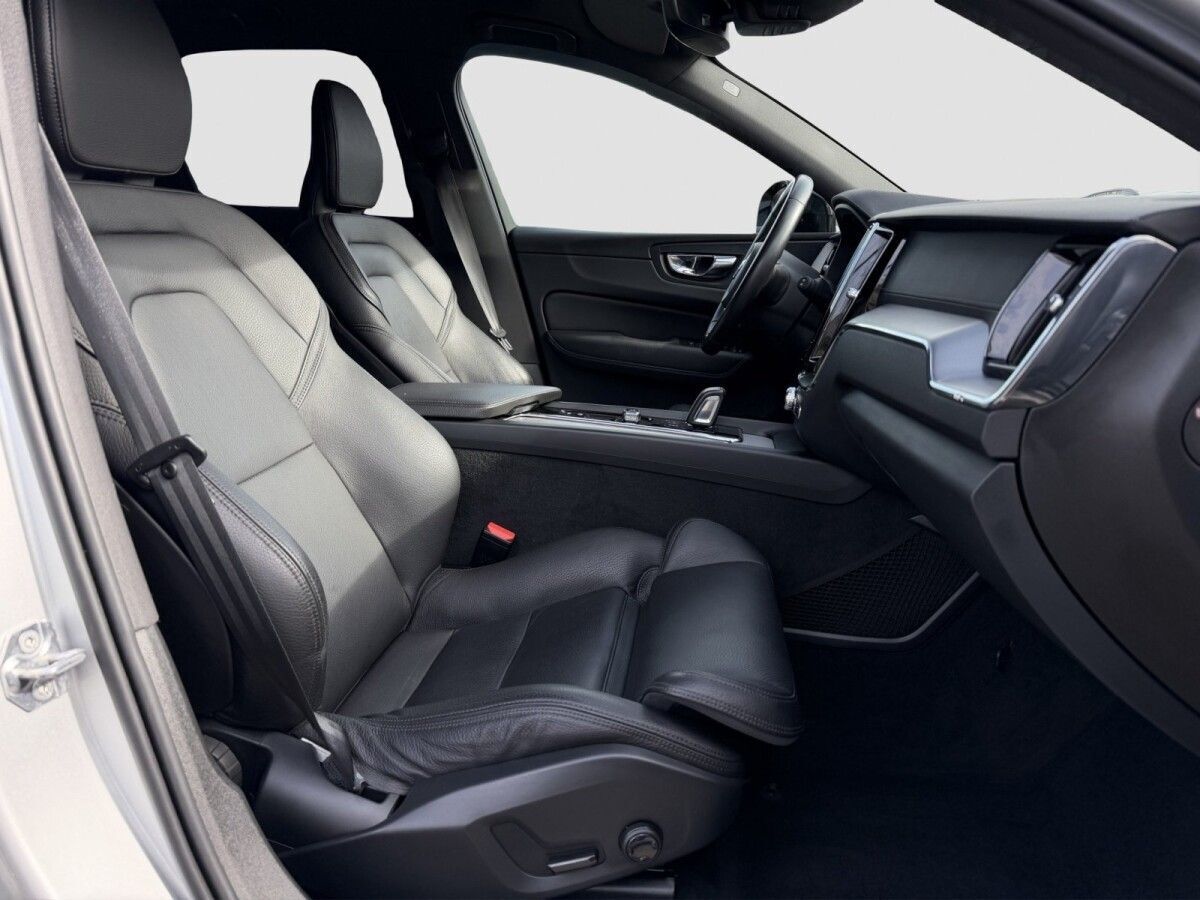 Volvo XC60 2020, photo 5/22
