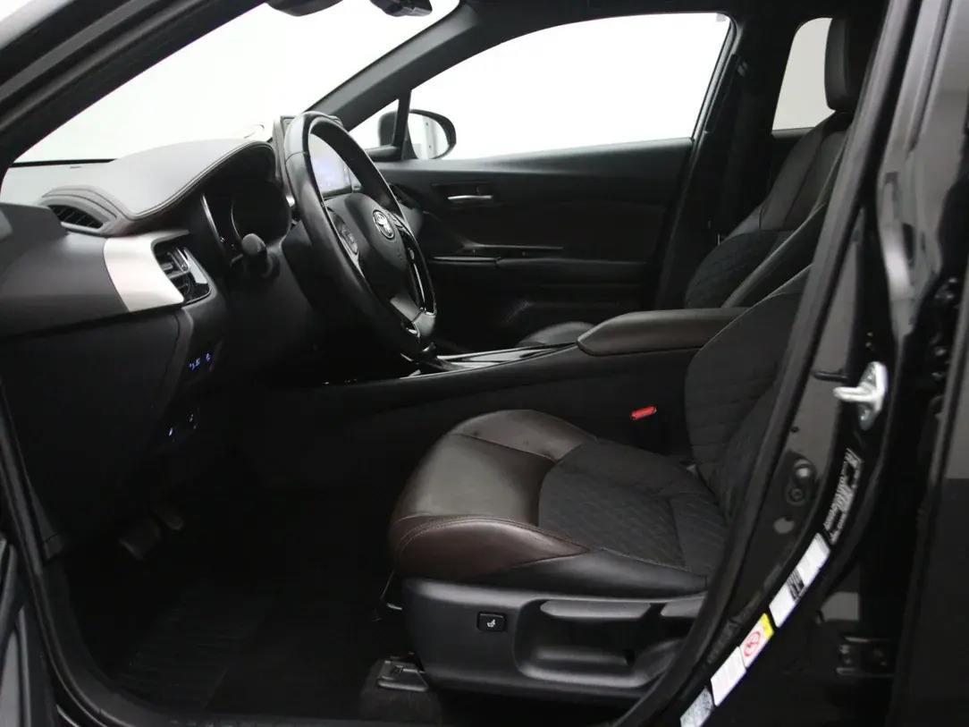 Toyota C-HR 2017, kuva 4/10