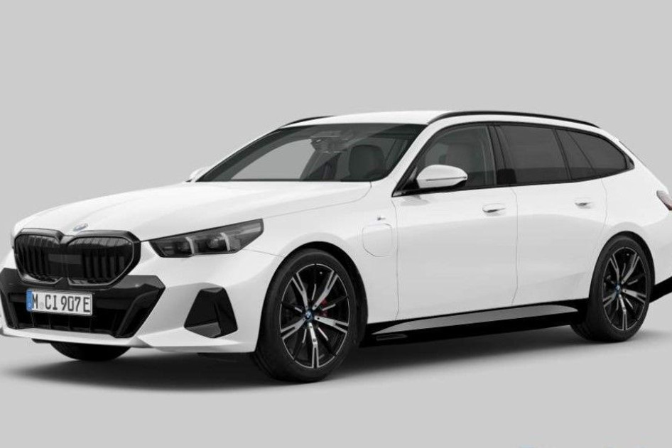 BMW 530, 2025, 2.0, 140 kW, подключаемый гибрид (бензин/электричество), автомат, полный привод