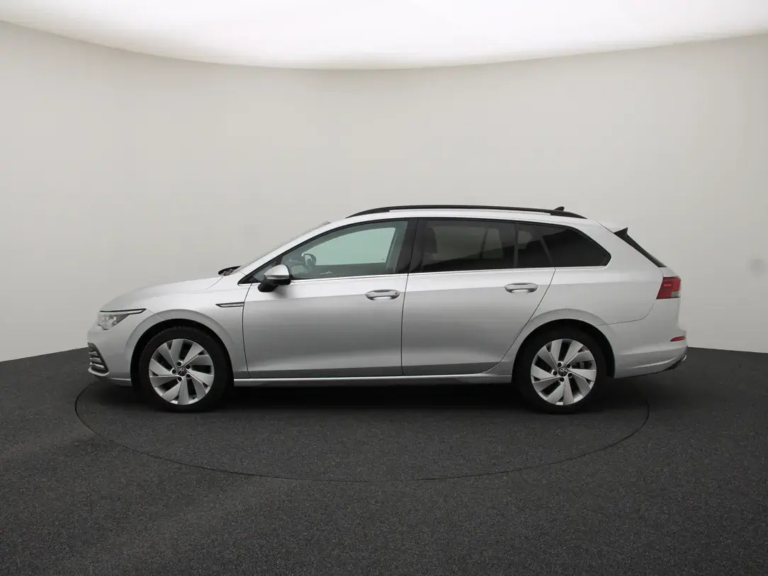 Volkswagen Golf 2022, photo 6/10