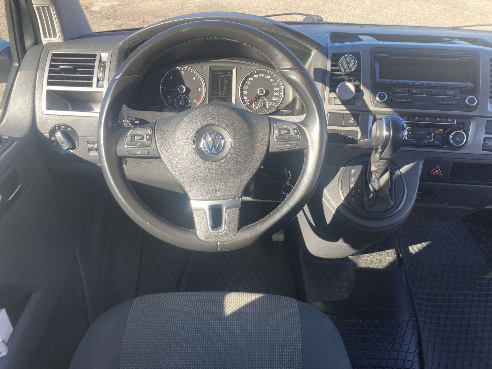 Volkswagen Caravelle 2012, photo 6/9