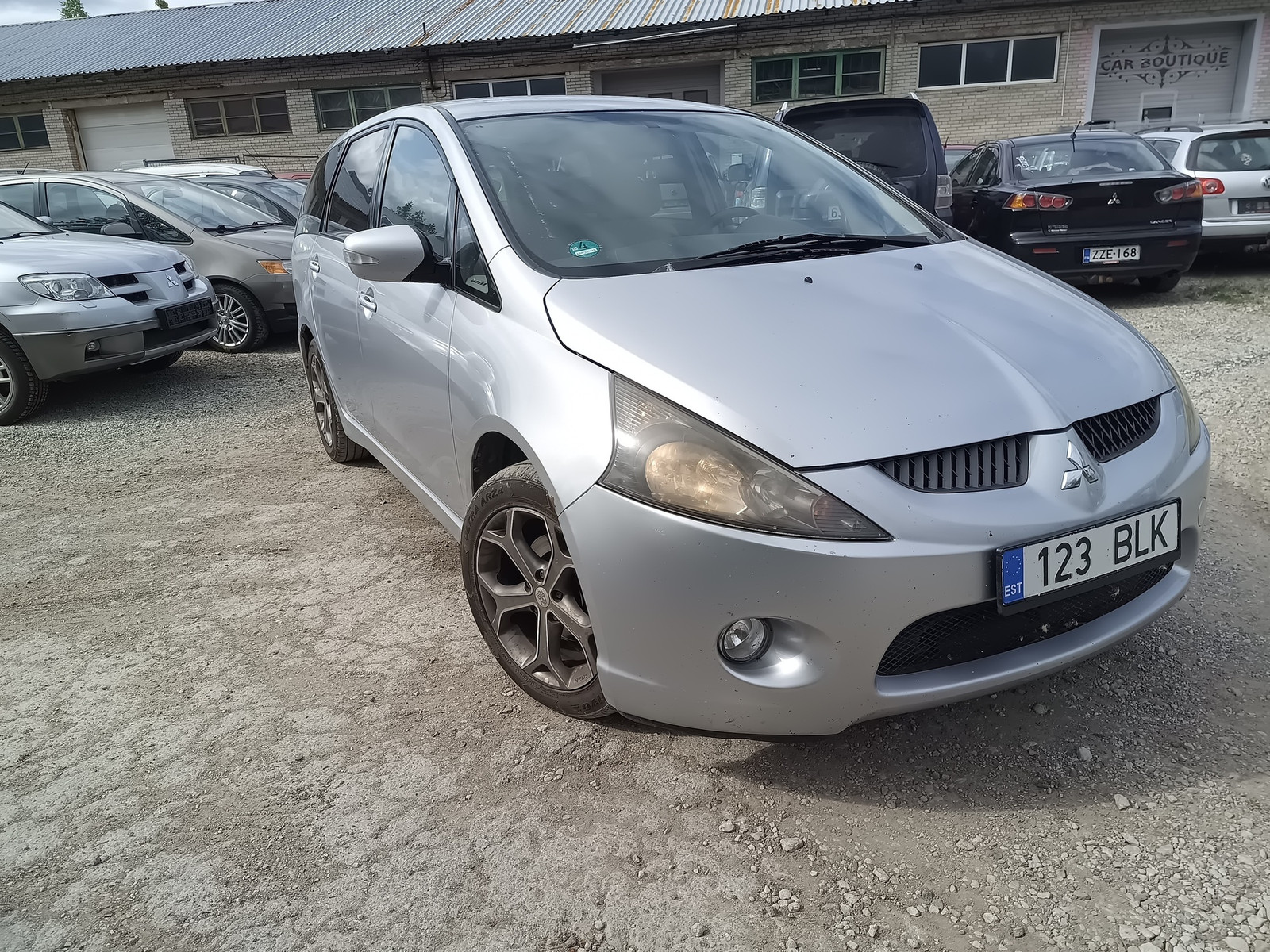 Mitsubishi Grandis 2005, photo 2/9