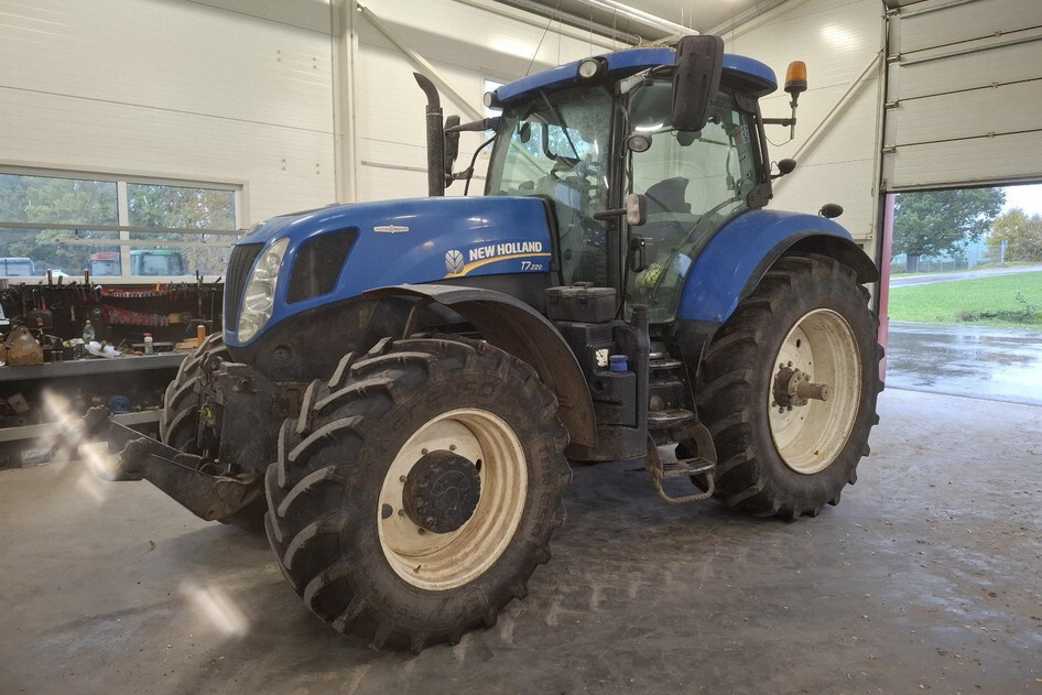 New Holland T7.220, 151 kW, дизель, автомат