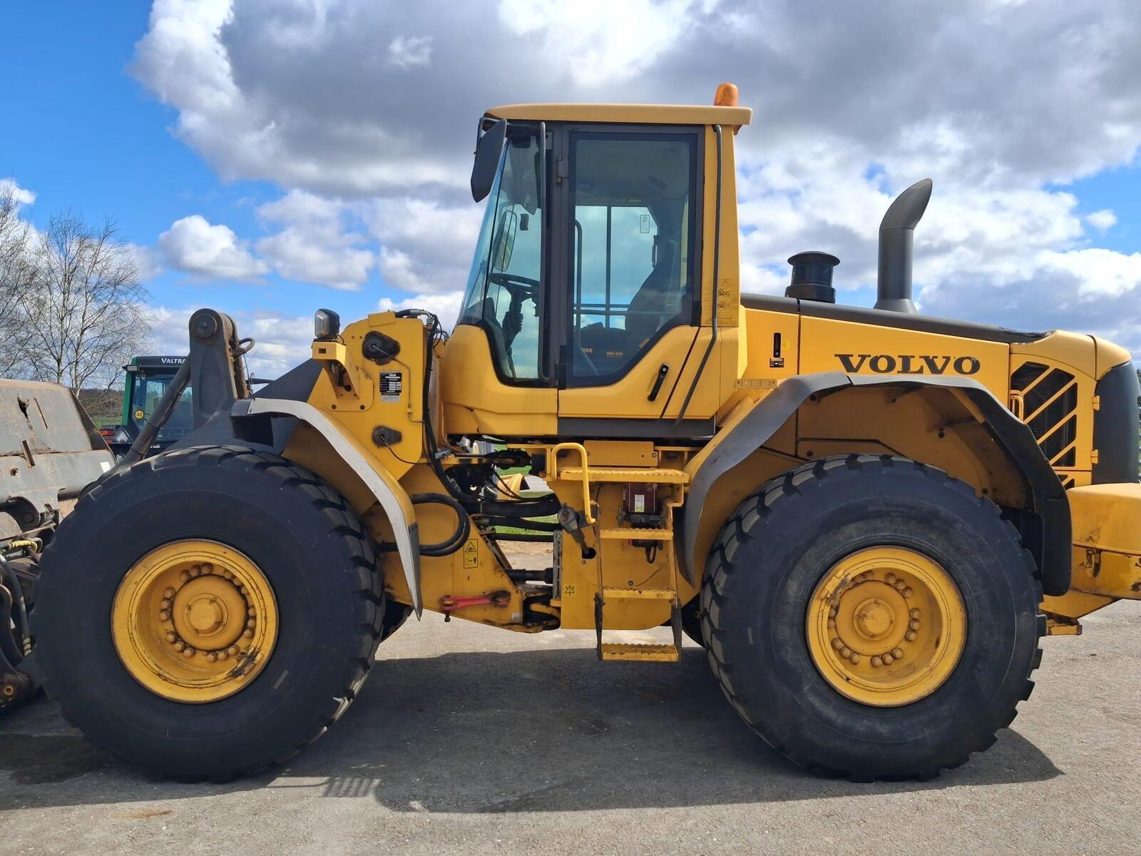 Volvo L120F, photo 4/23