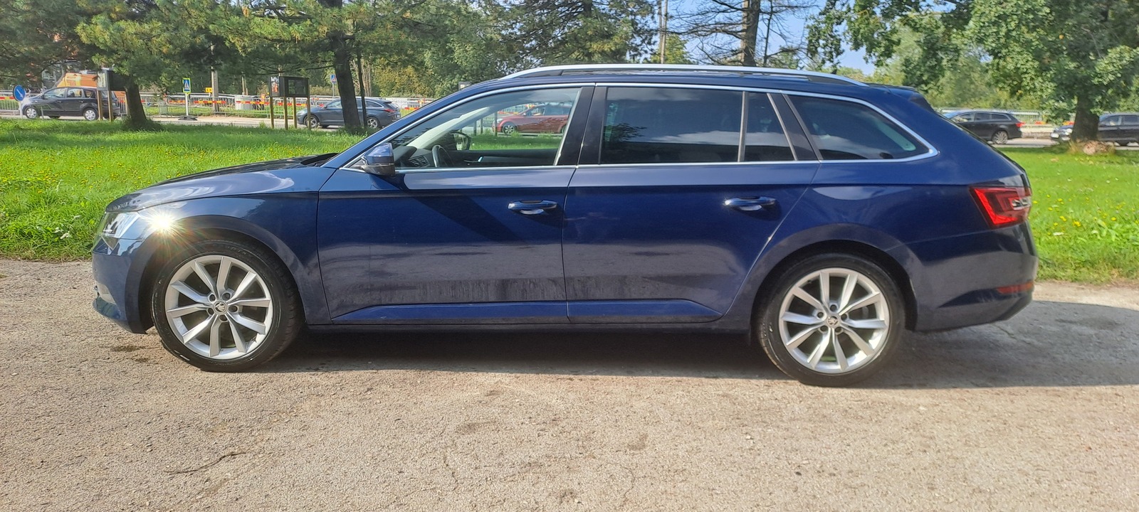 Škoda Superb 2016, photo 2/11