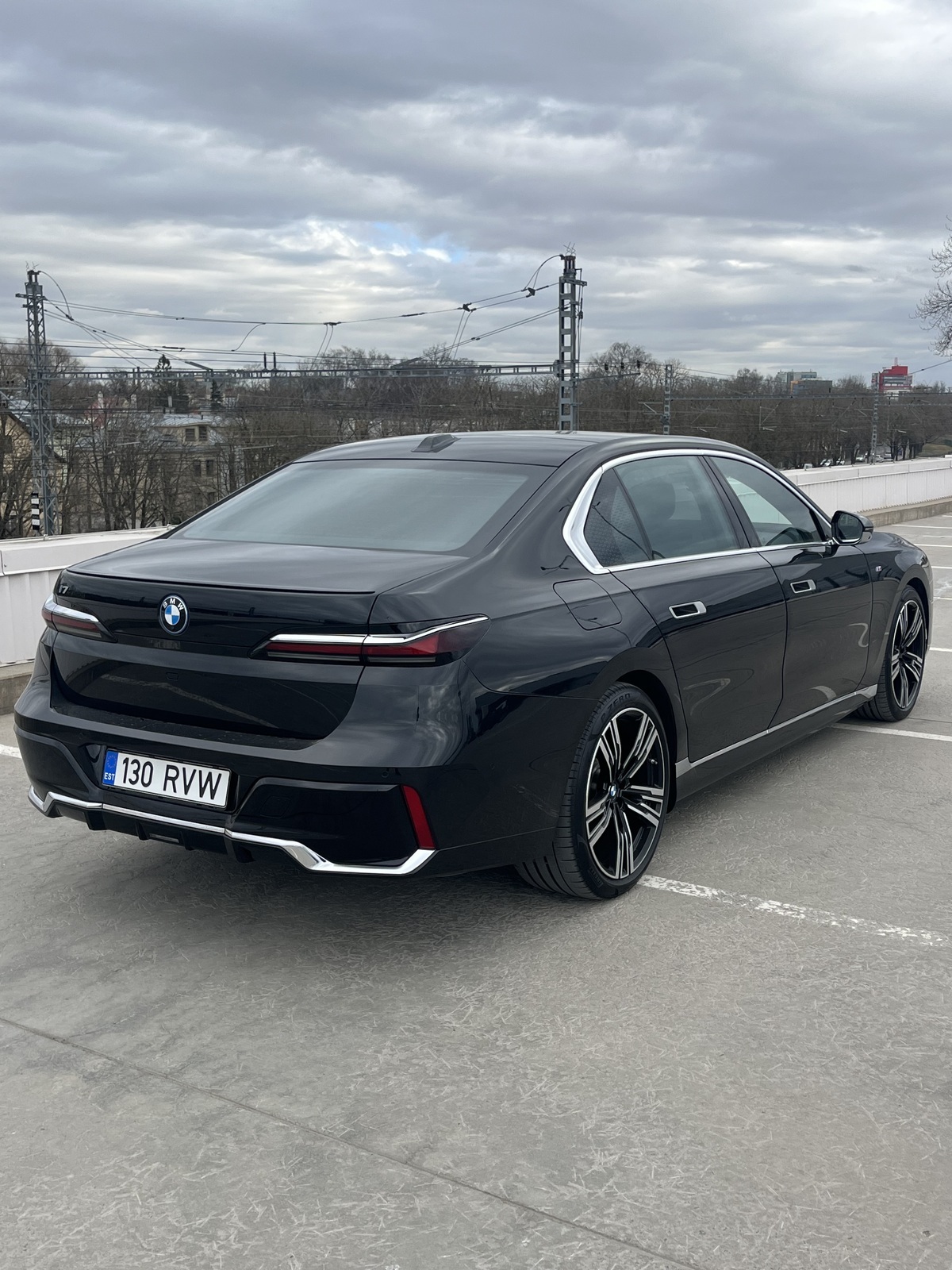 BMW i7 2023, photo 3/21