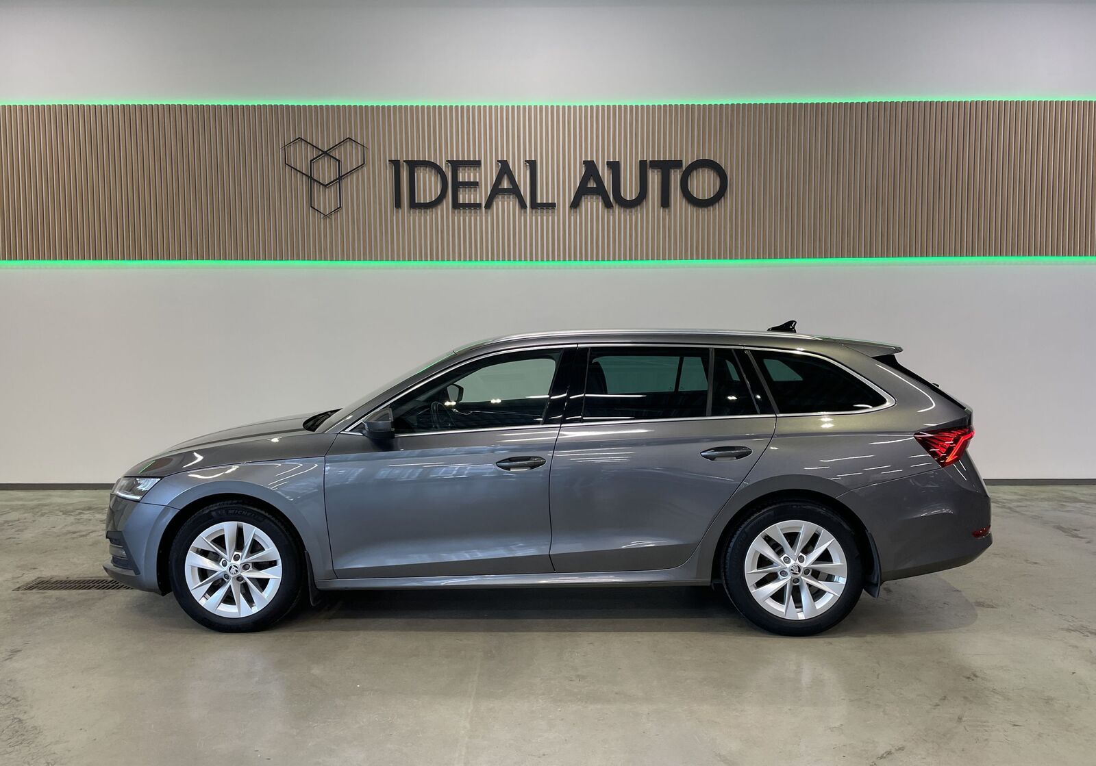 Škoda Octavia 2023, photo 2/19