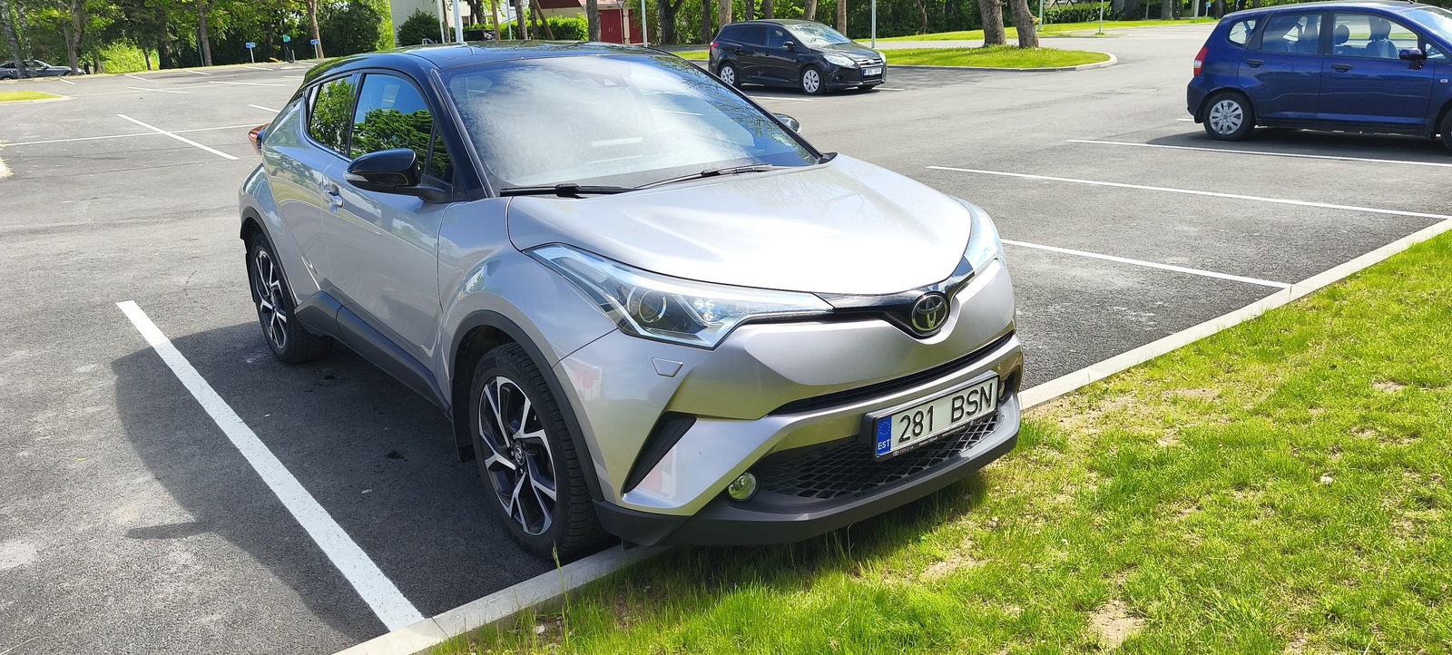 Toyota C-HR 2017, photo 2/14