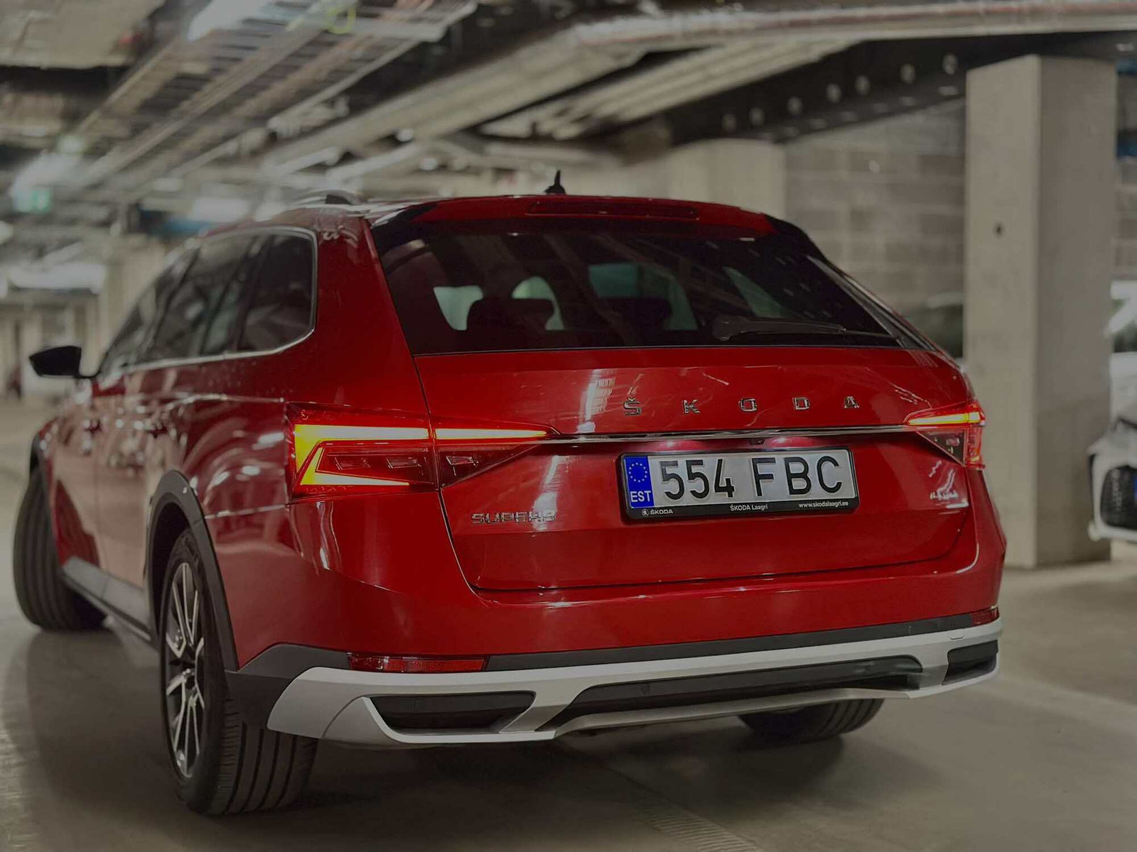 Škoda Superb 2020, photo 2/10