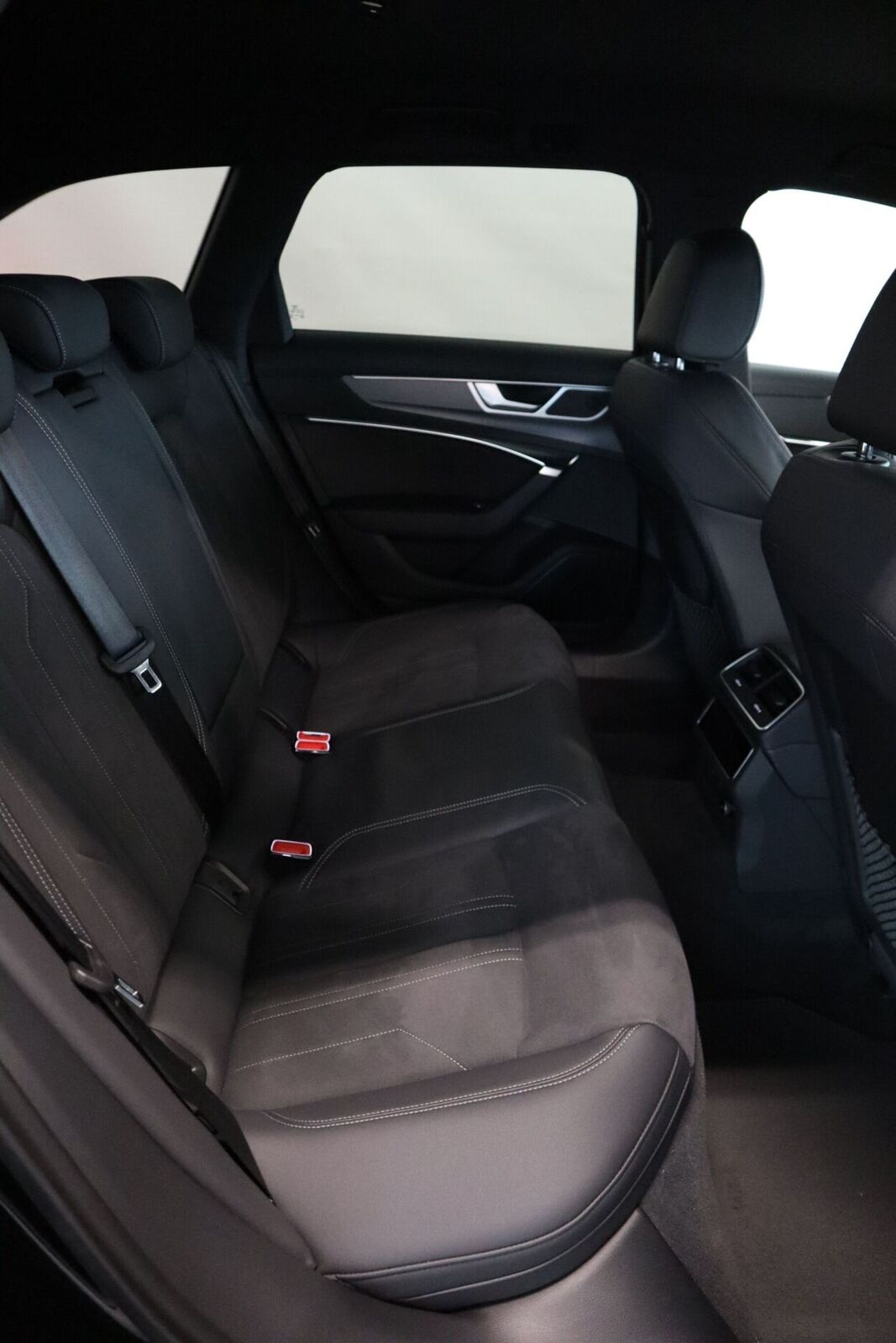 Audi A6 2025, photo 3/9