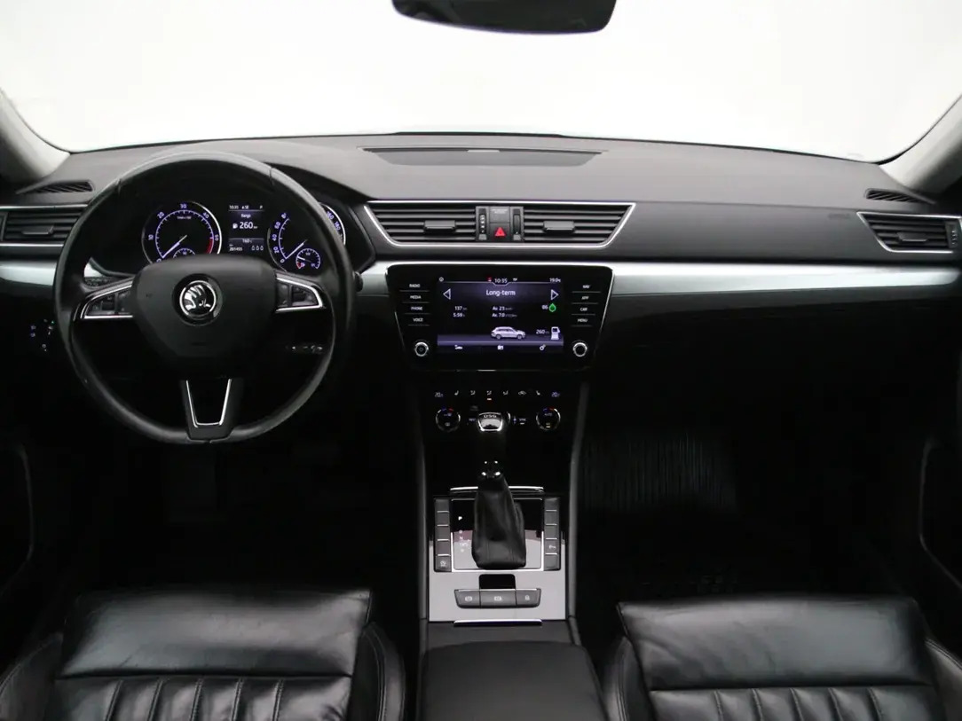 Škoda Superb 2018, photo 2/31