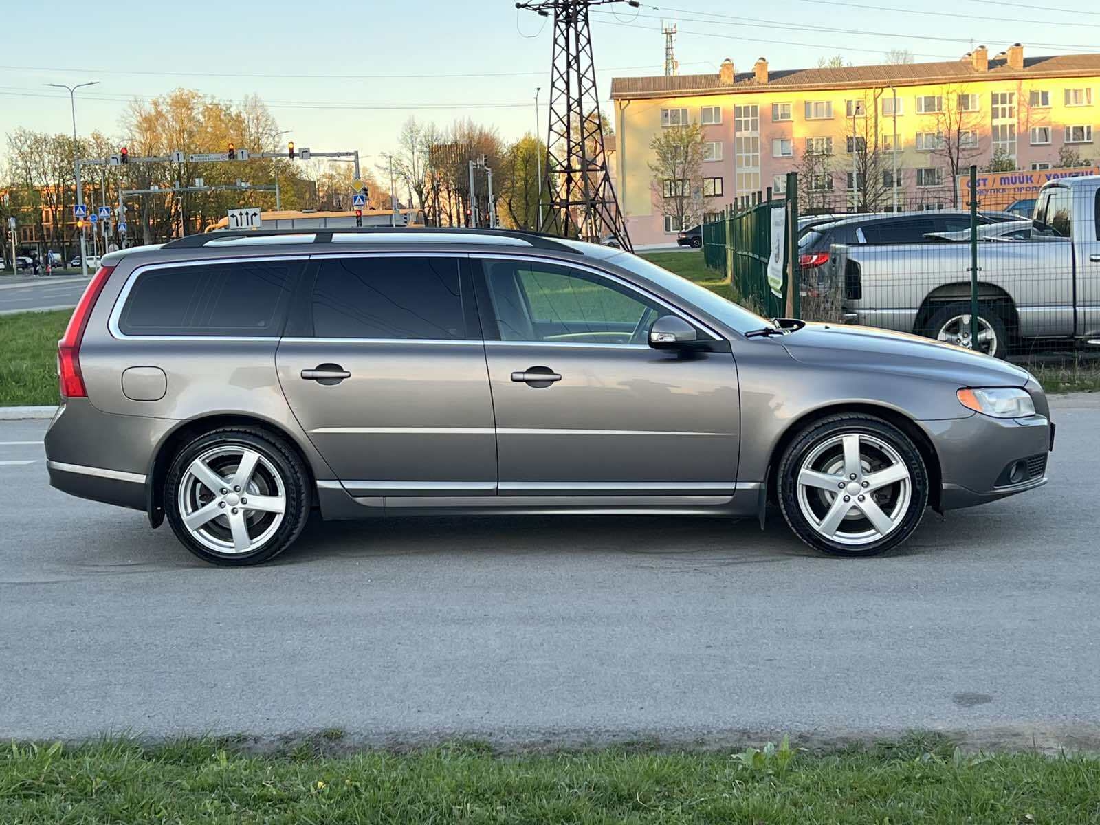 Volvo V70 2009, kuva 5/10