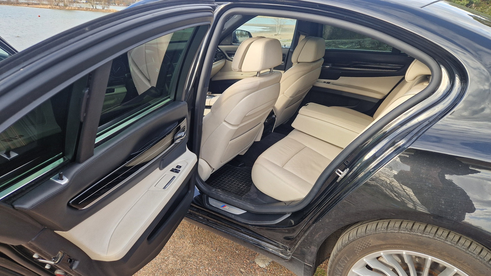 BMW 750 2012, photo 5/17