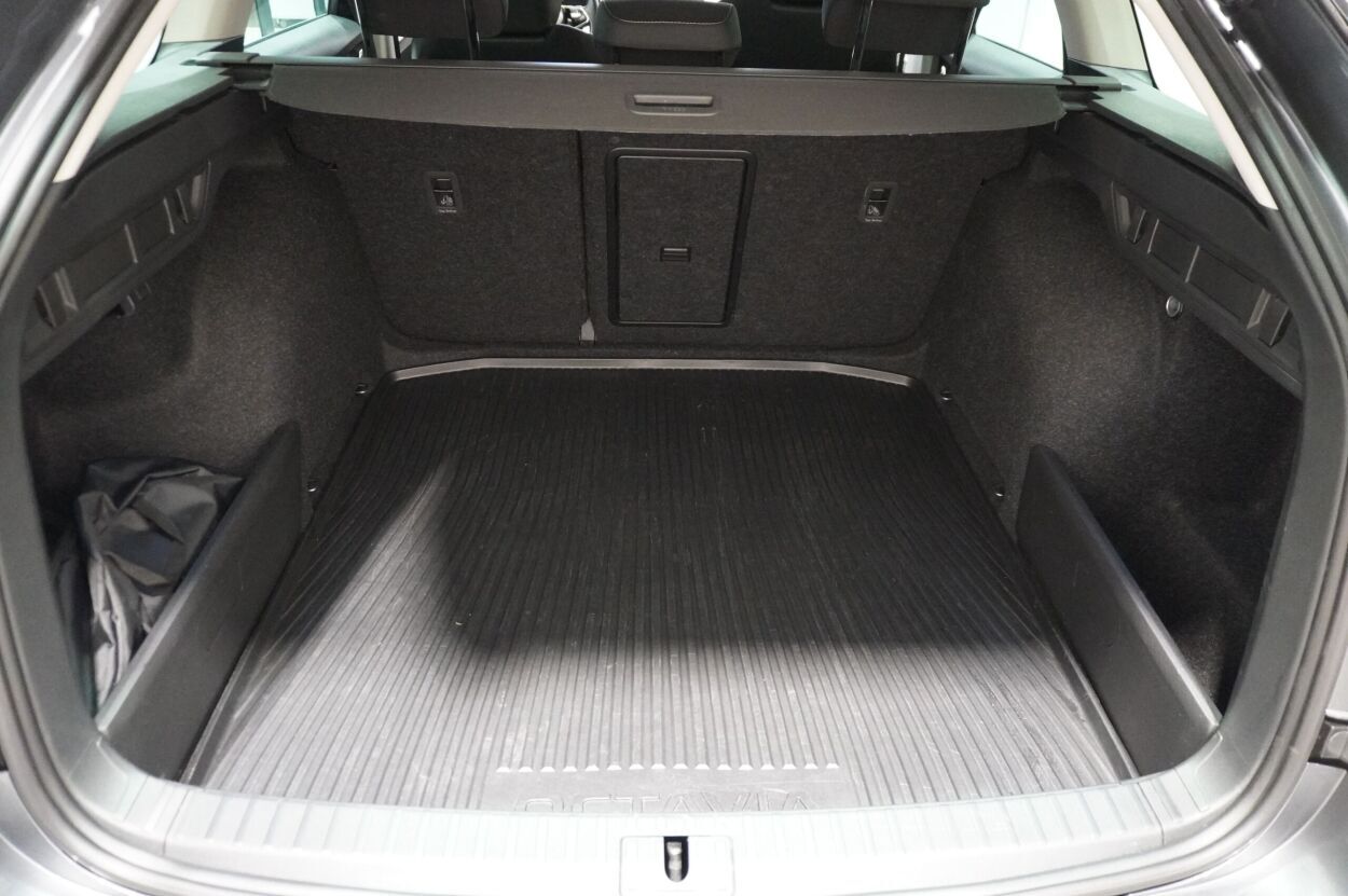 Škoda Octavia 2024, photo 7/10