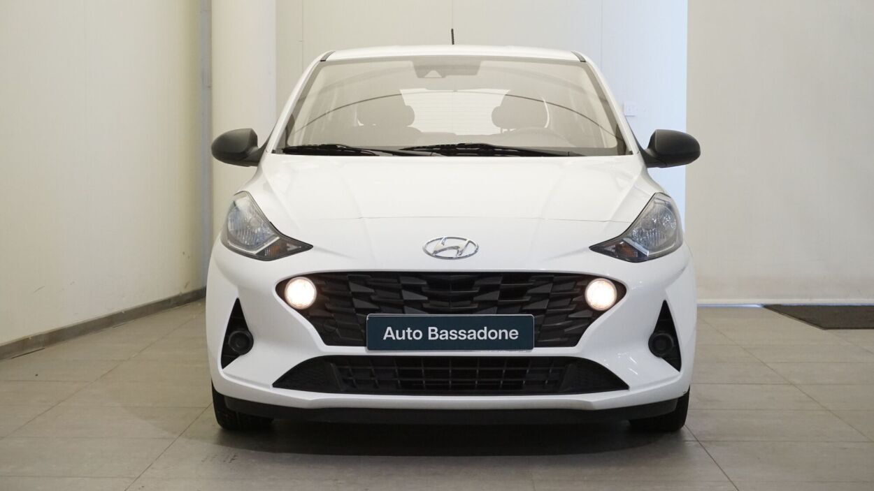 Hyundai i10 1.0 49kW 2021, photo 2/21