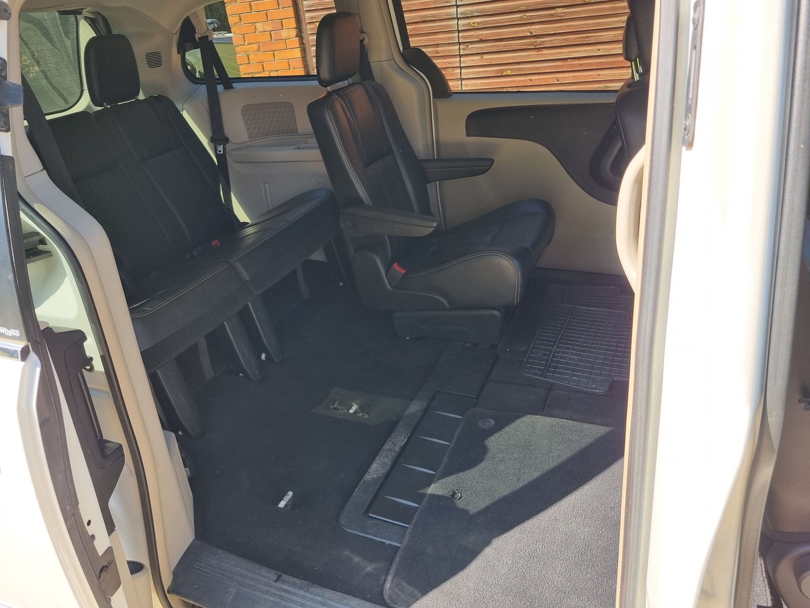 Chrysler Town & Country 2013, photo 6/10