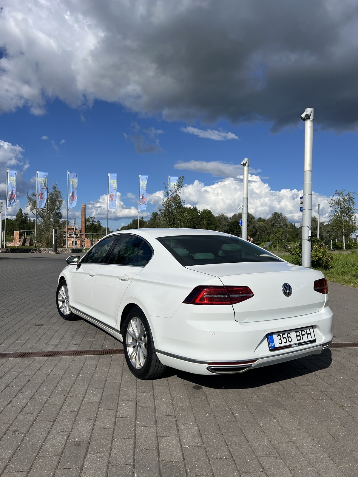 Volkswagen Passat 2015, photo 5/11