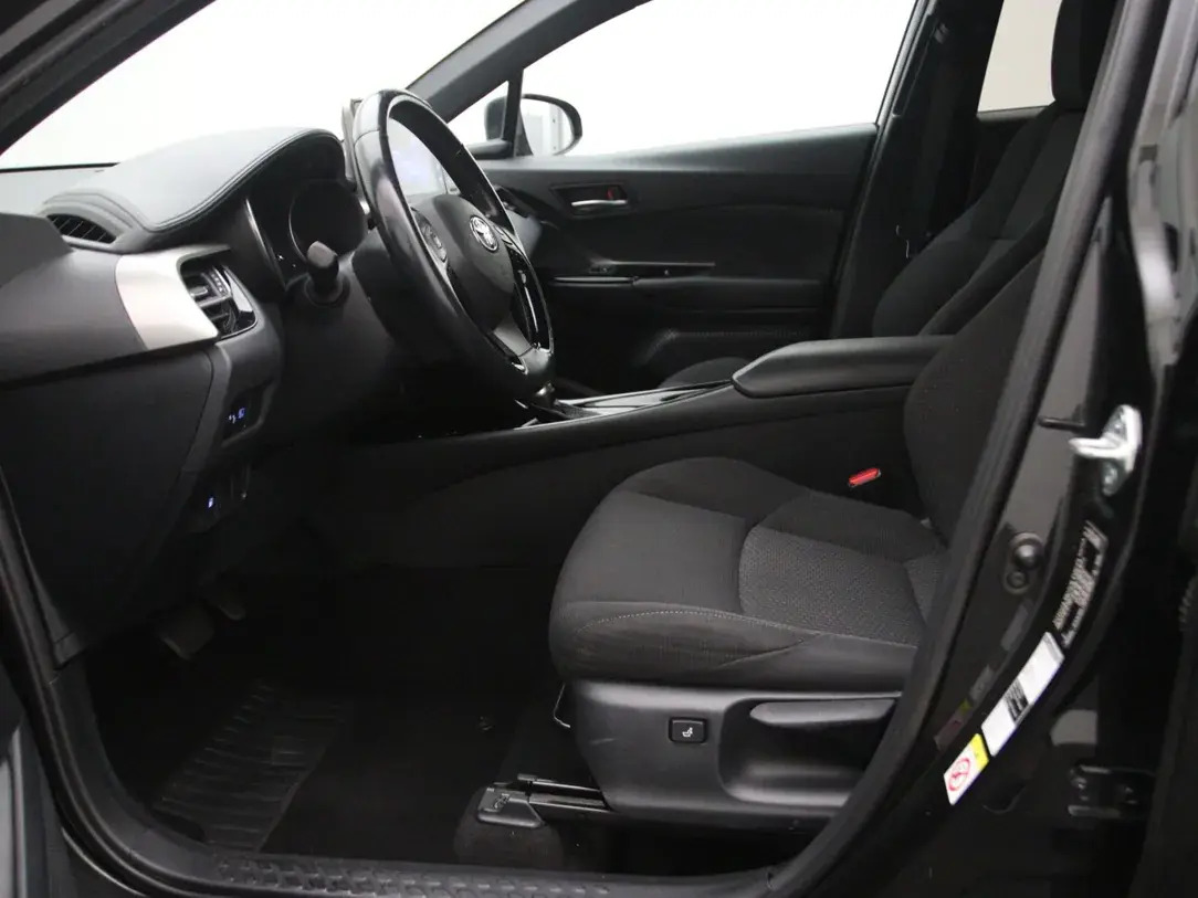 Toyota C-HR 2018, photo 4/33