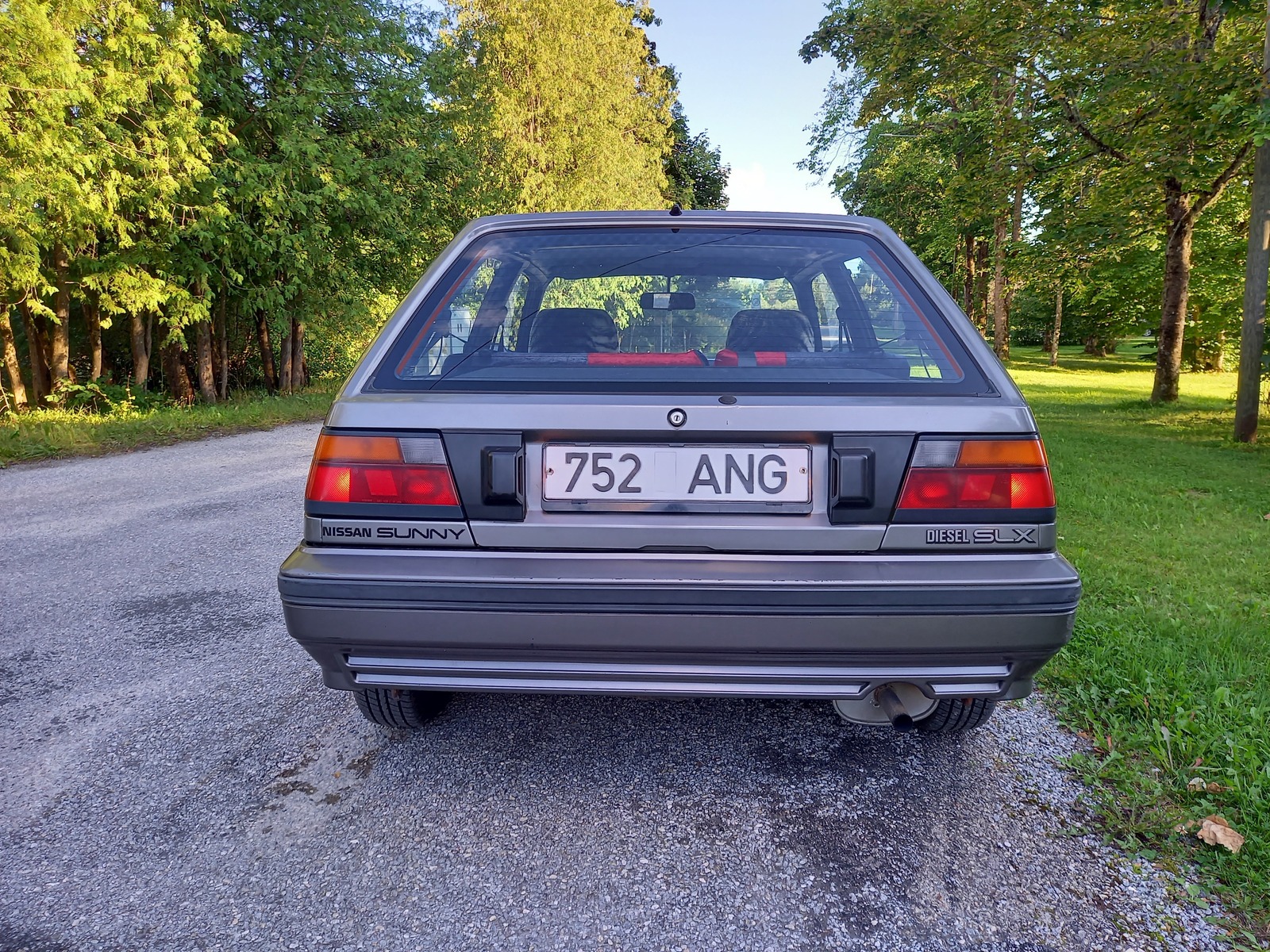 Nissan Sunny 1987, photo 4/9