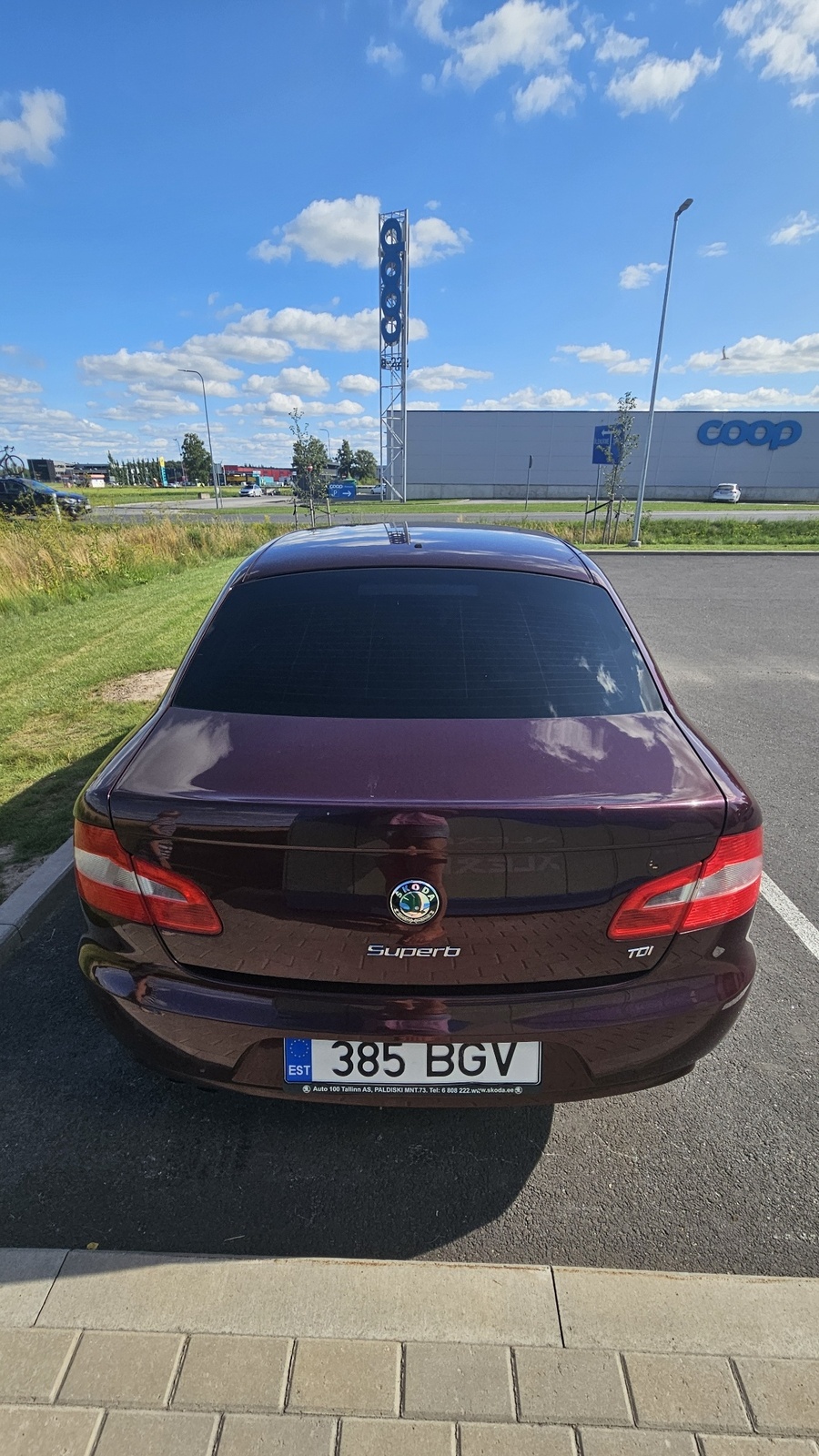 Škoda Superb 2012, photo 2/10
