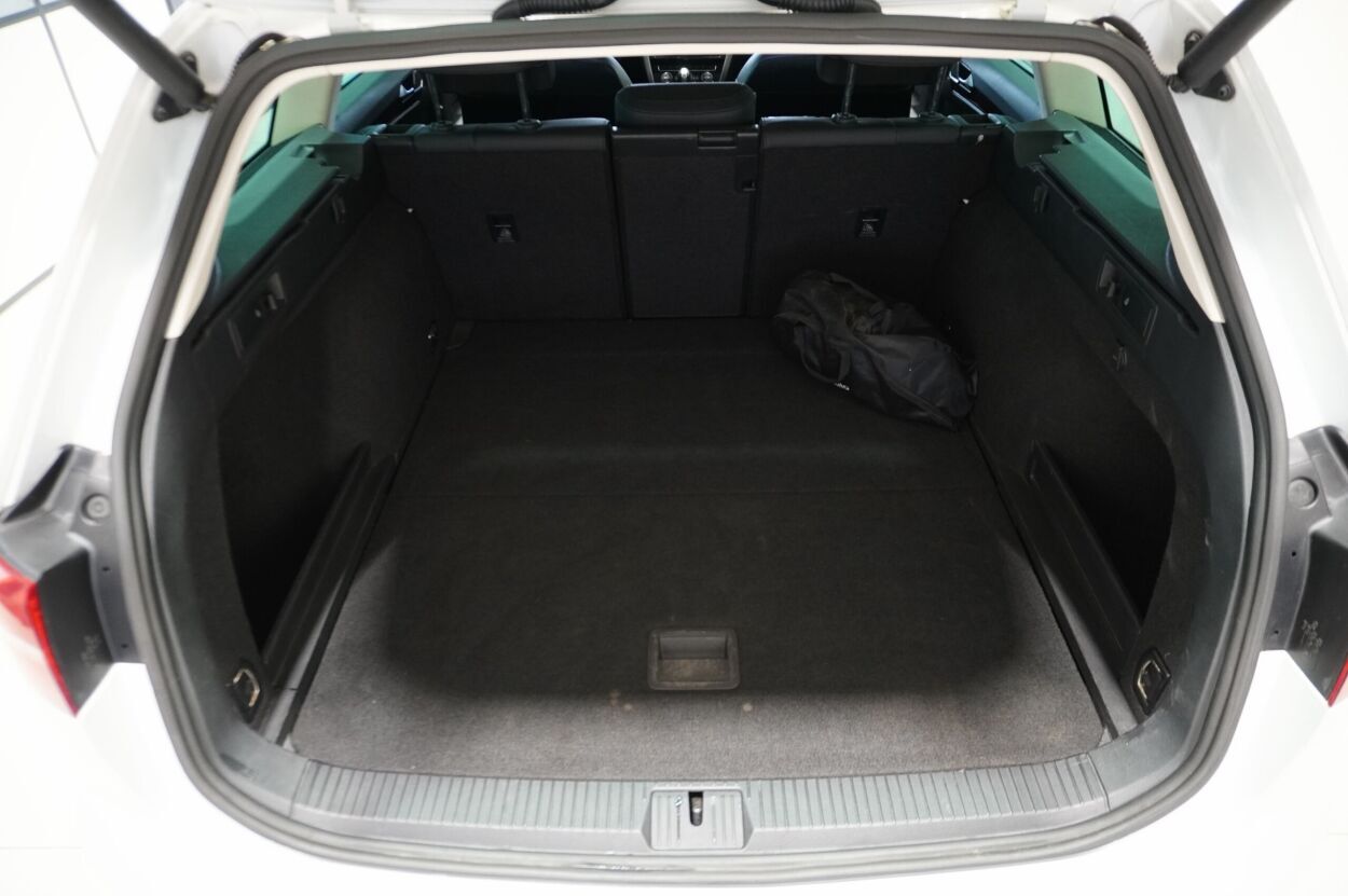 Volkswagen Passat 2018, kuva 7/23