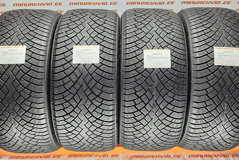 Подержанный нешипованная шина 255/45R19 Nokian Hakkapeliitta R5 EV FR XL 104/T 3x0524 1x5124 Silent