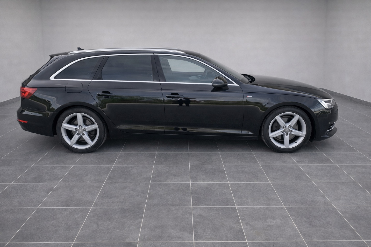 Audi A4 2018, photo 5/31
