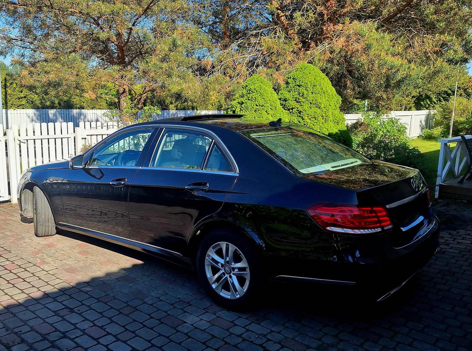 Mercedes-Benz E 300 2013, kuva 3/8