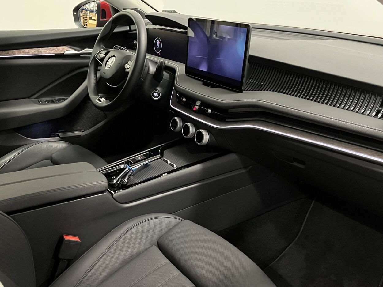 Škoda Superb 2025, photo 3/10
