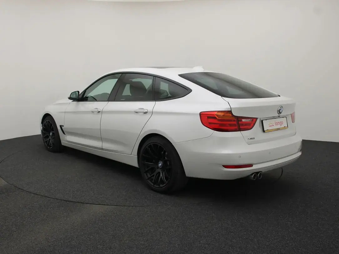 BMW 320 2016, photo 7/35