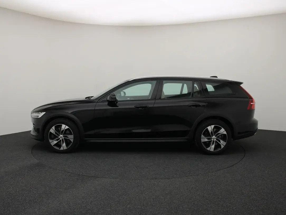 Volvo V60 Cross Country 2019, photo 6/40