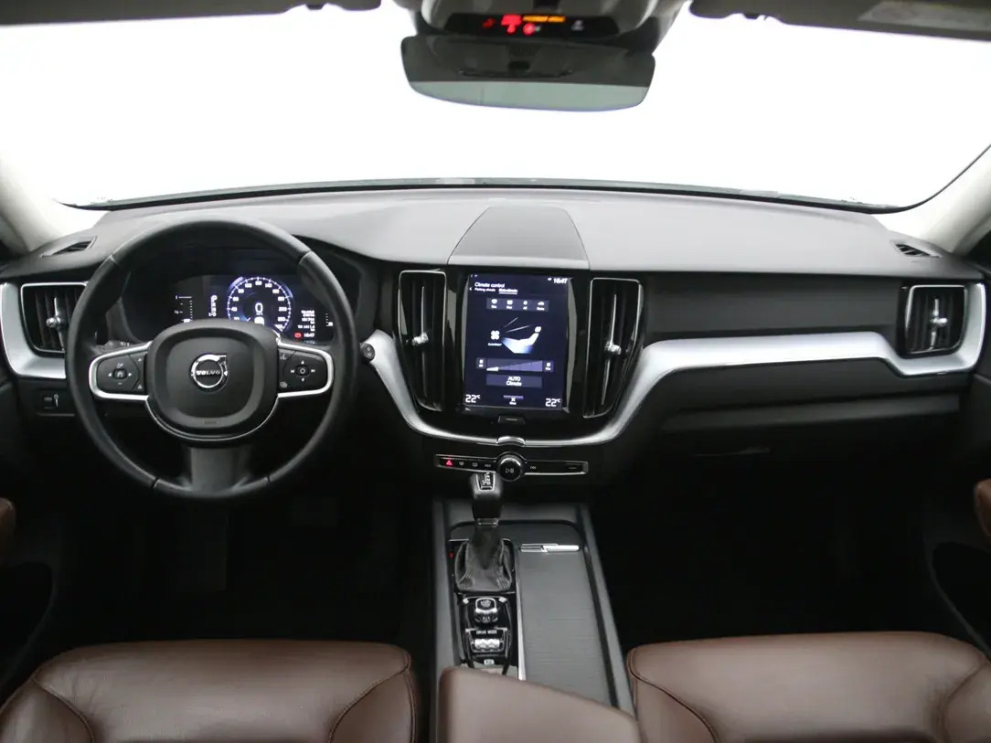 Volvo XC60 Business 2.0 140kW 2018, photo 2/10