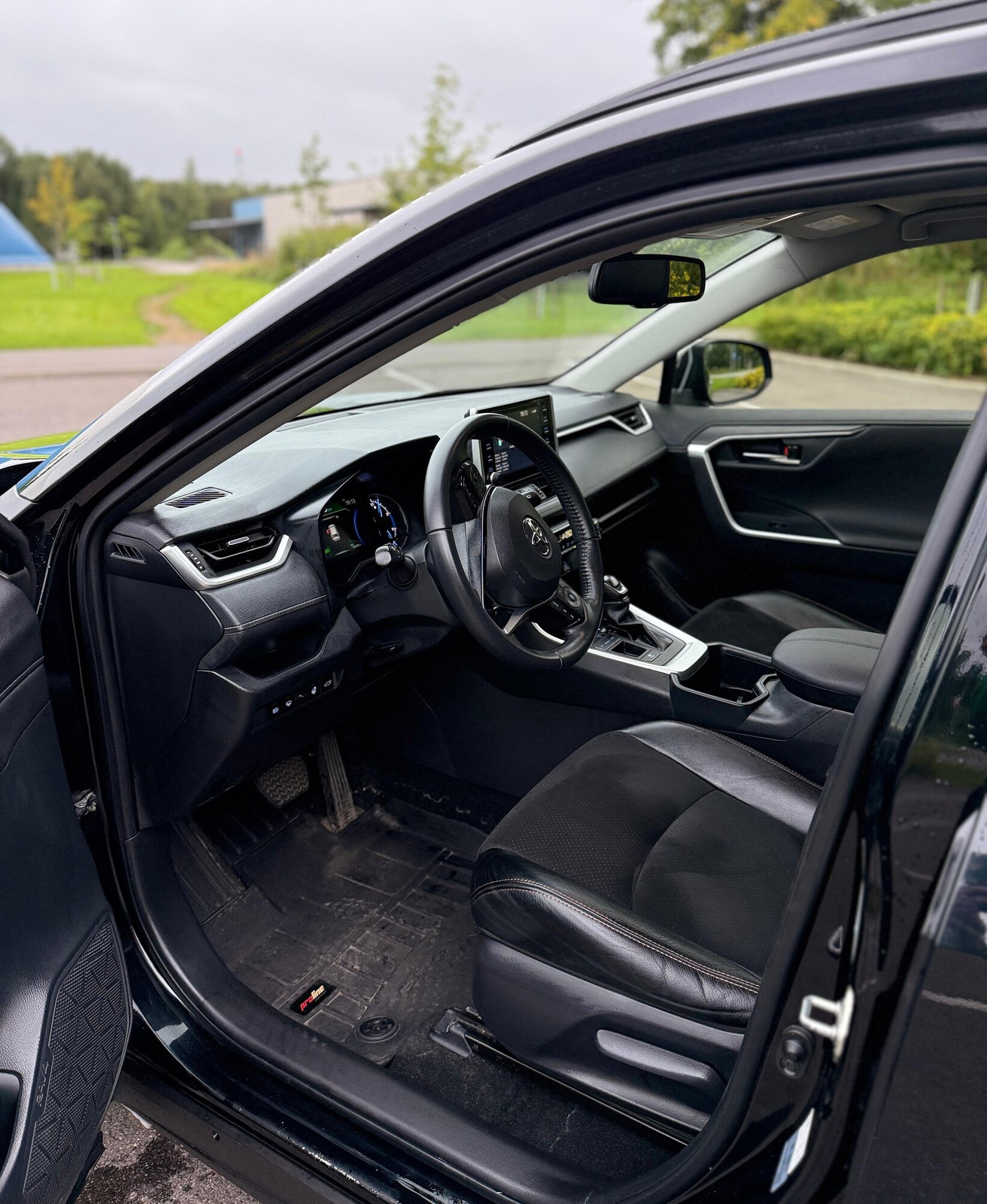 Toyota RAV4 2022, photo 2/8