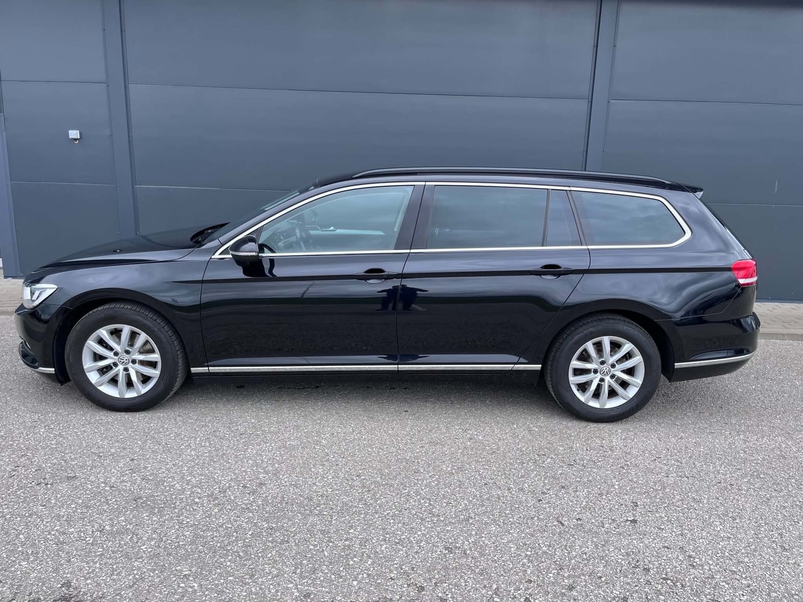 Volkswagen Passat 2019, photo 2/18