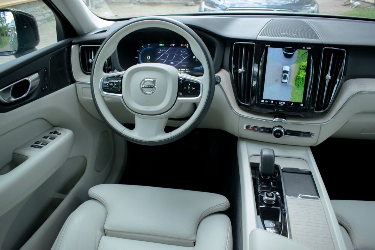 Volvo XC60 2023, photo 3/10
