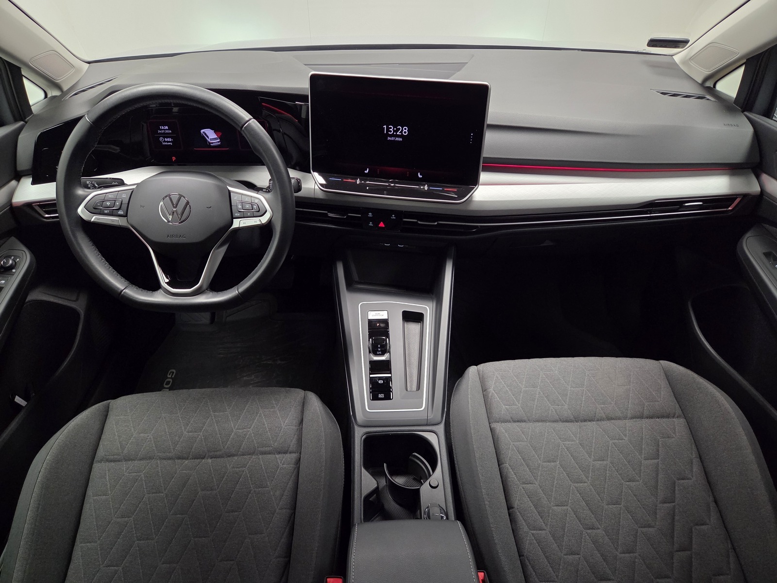 Volkswagen Golf 2024, photo 7/10
