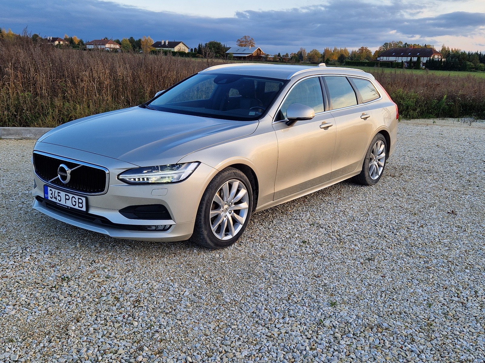 Volvo V90 2019, kuva 3/9