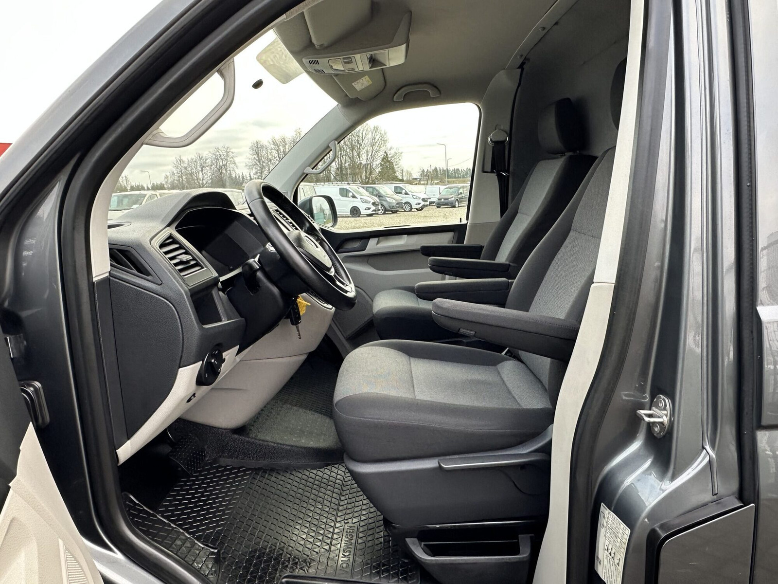 Volkswagen Transporter 2019, kuva 4/21