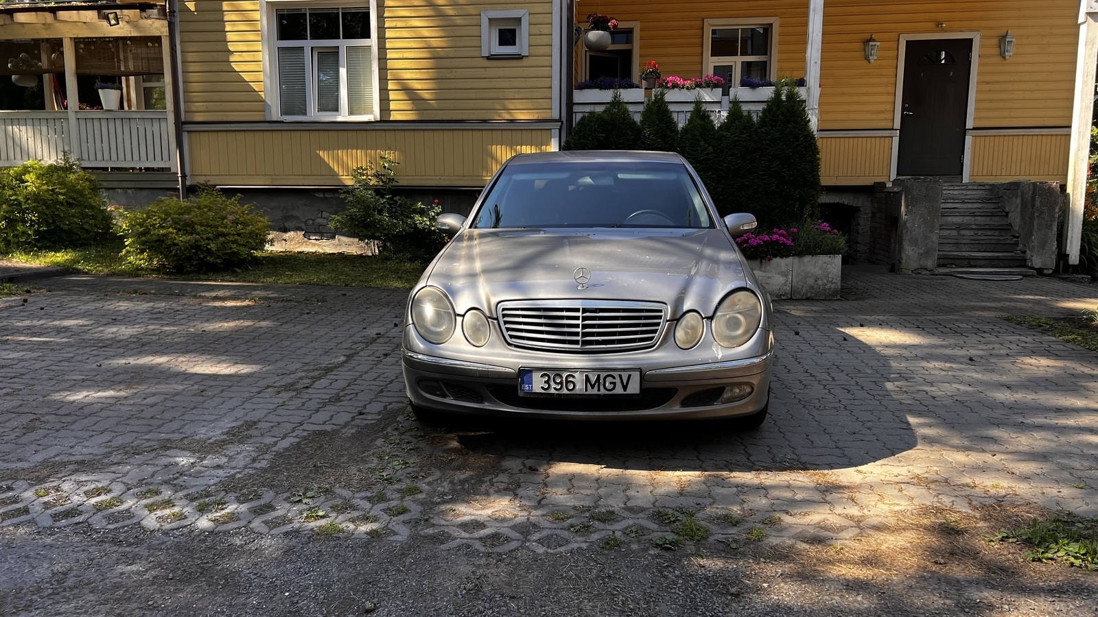 Mercedes-Benz E 220 2004, kuva 3/9