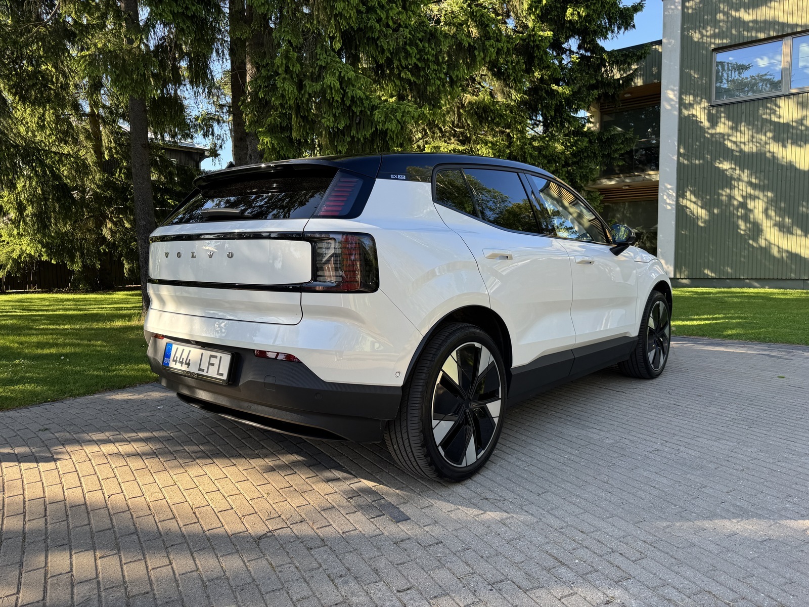 Volvo EX30 2024, photo 6/17