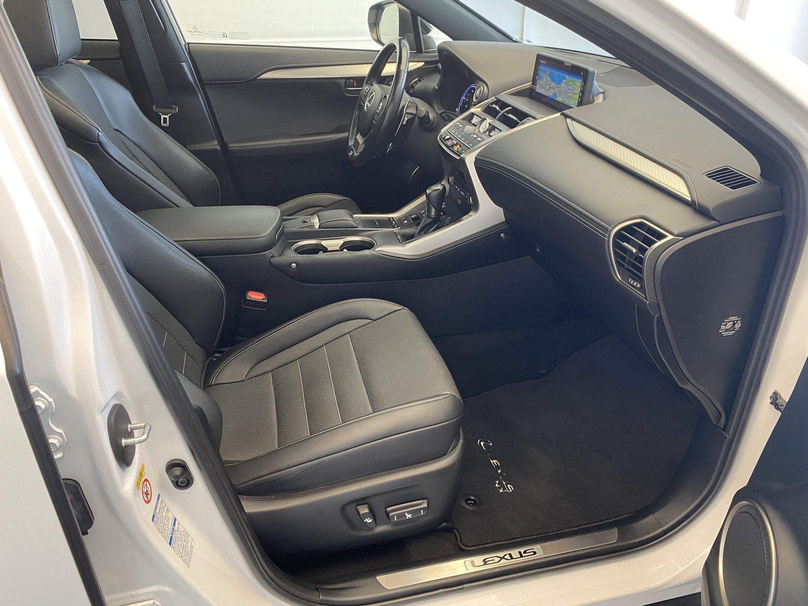 Lexus NX 300h 2018, kuva 7/10
