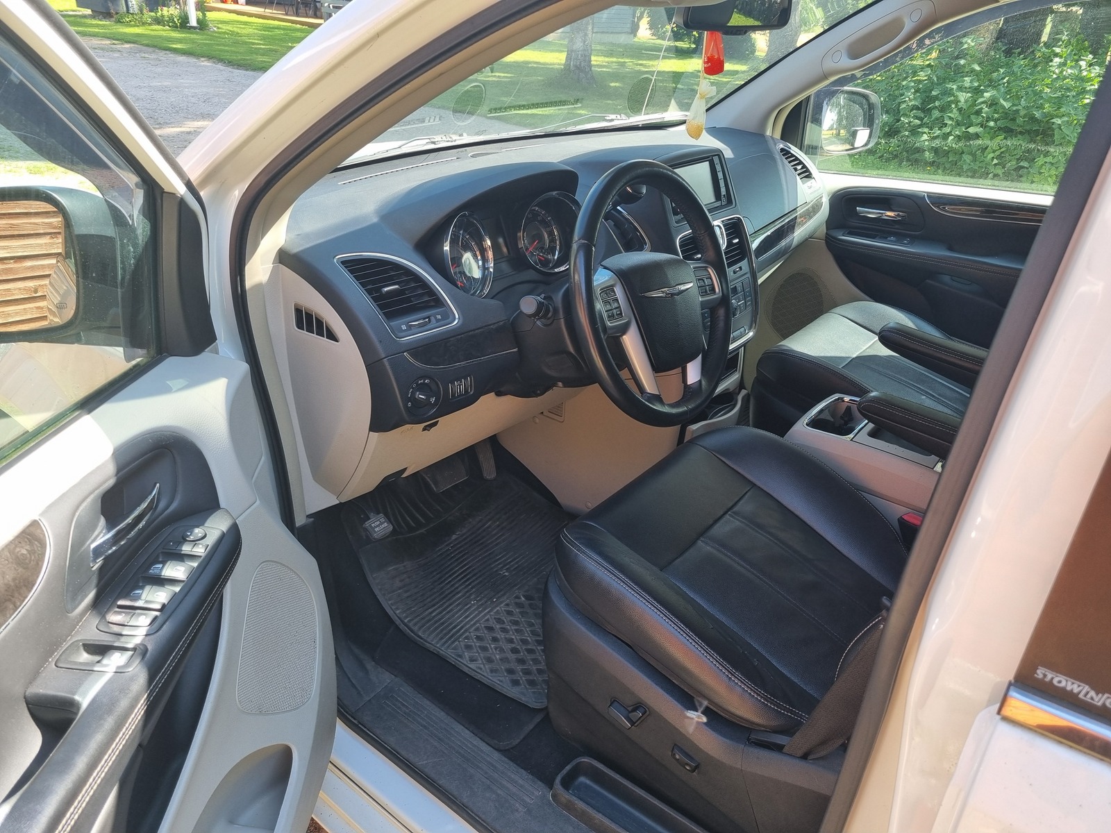 Chrysler Town & Country 2013, photo 4/10