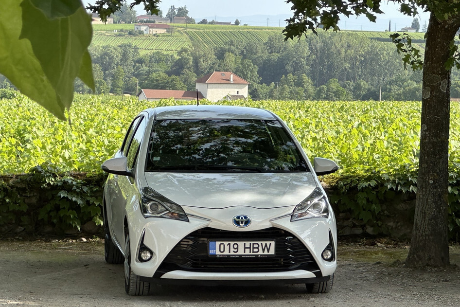 Toyota Yaris, 2017, 1.5, 54 kW, гибрид (бензин/электричество), автомат, передний привод