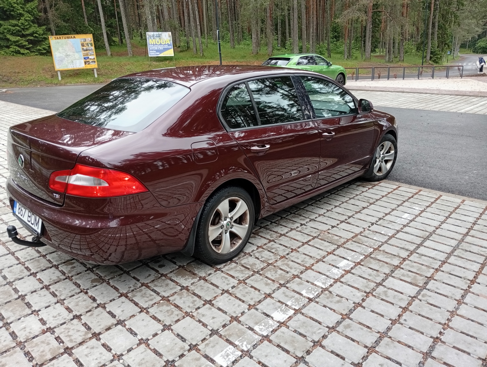 Škoda Superb 2011, photo 4/11